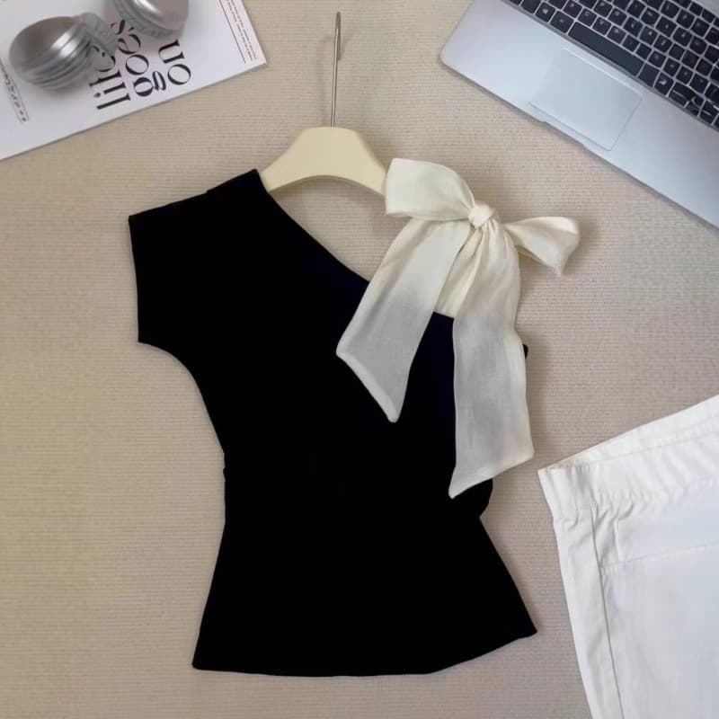 Black Off-shoulder Niche Strap Short-sleeve T-shirt For Women